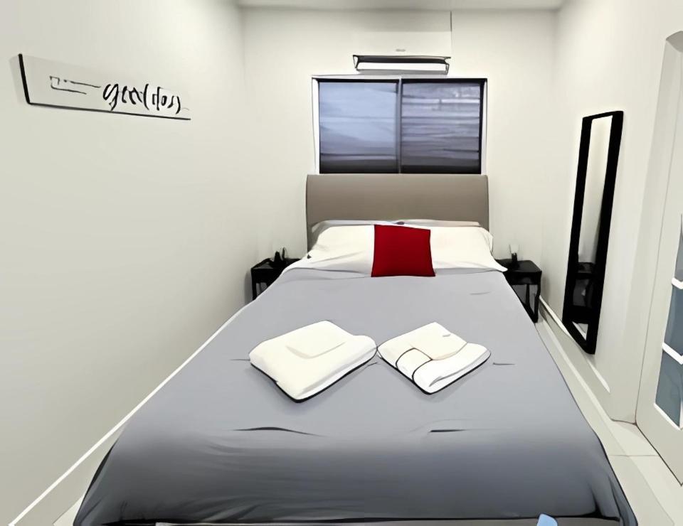 Private Close To Airport - Free Parking - 02