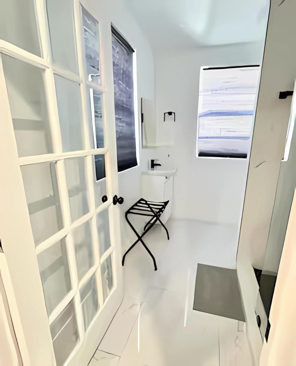 Privatunterkunft Private Close To Airport - Free Parking - 02 *